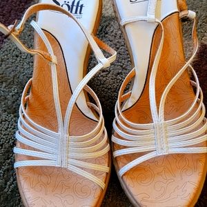 Sofft heeled sandals in white and beige
